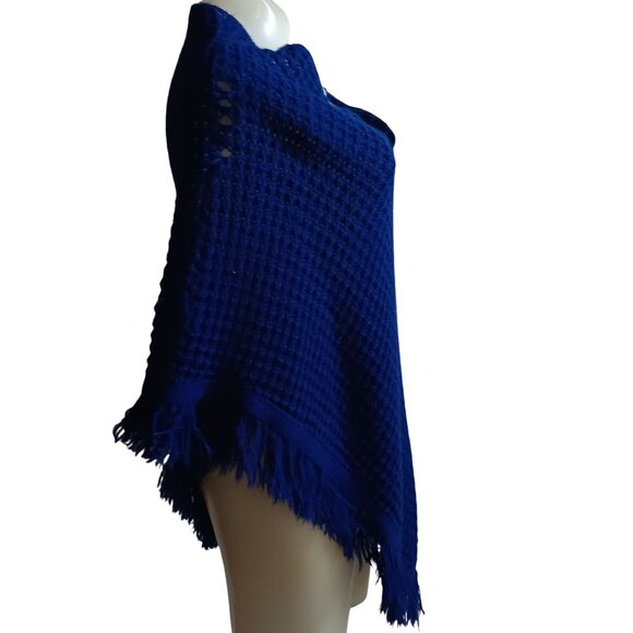 Small Vintage 1970s Womens Sweater Shawl Blue Cape Acrylic Net Woven Hippy Mod - Picture 4 of 7